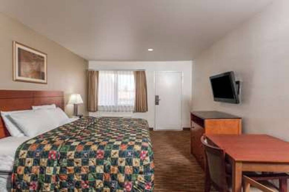 Travelodge By Wyndham Hemet CA 6
