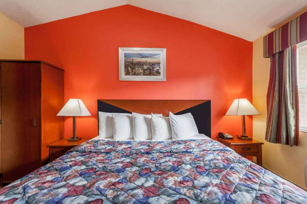 TRAVELODGE BY WYNDHAM JERSEY CITY 5