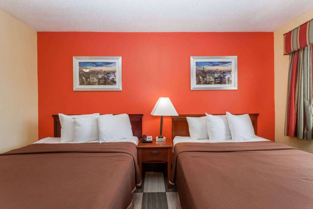TRAVELODGE BY WYNDHAM JERSEY CITY 7