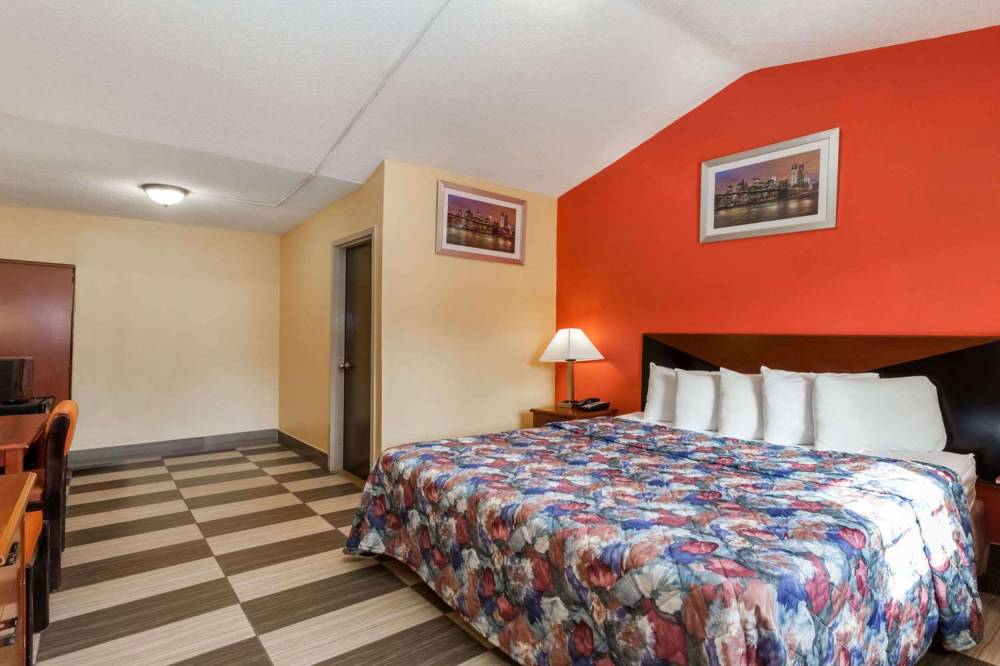 TRAVELODGE BY WYNDHAM JERSEY CITY 6
