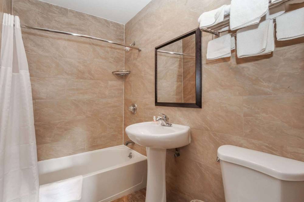 TRAVELODGE BY WYNDHAM JERSEY CITY 2