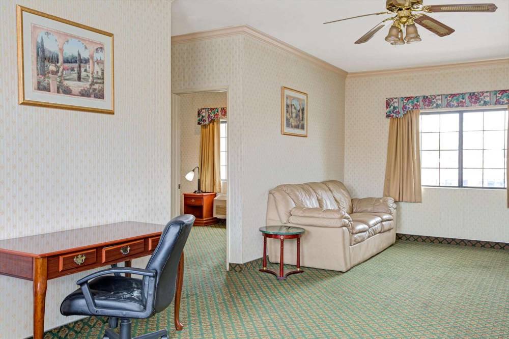 Travelodge By Wyndham, Lynwood 5
