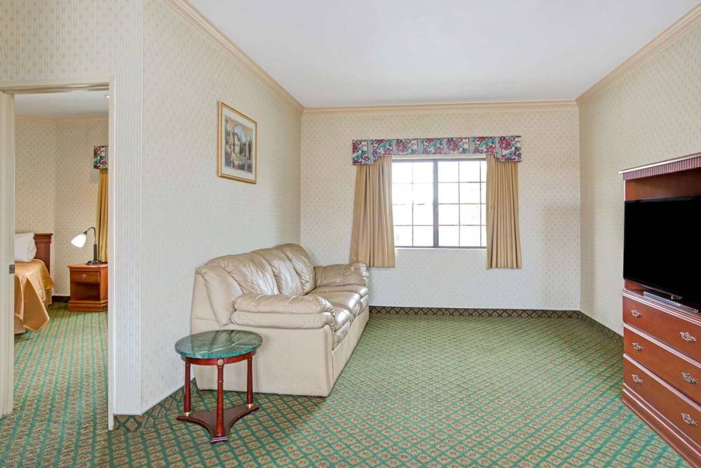 Travelodge By Wyndham, Lynwood 7