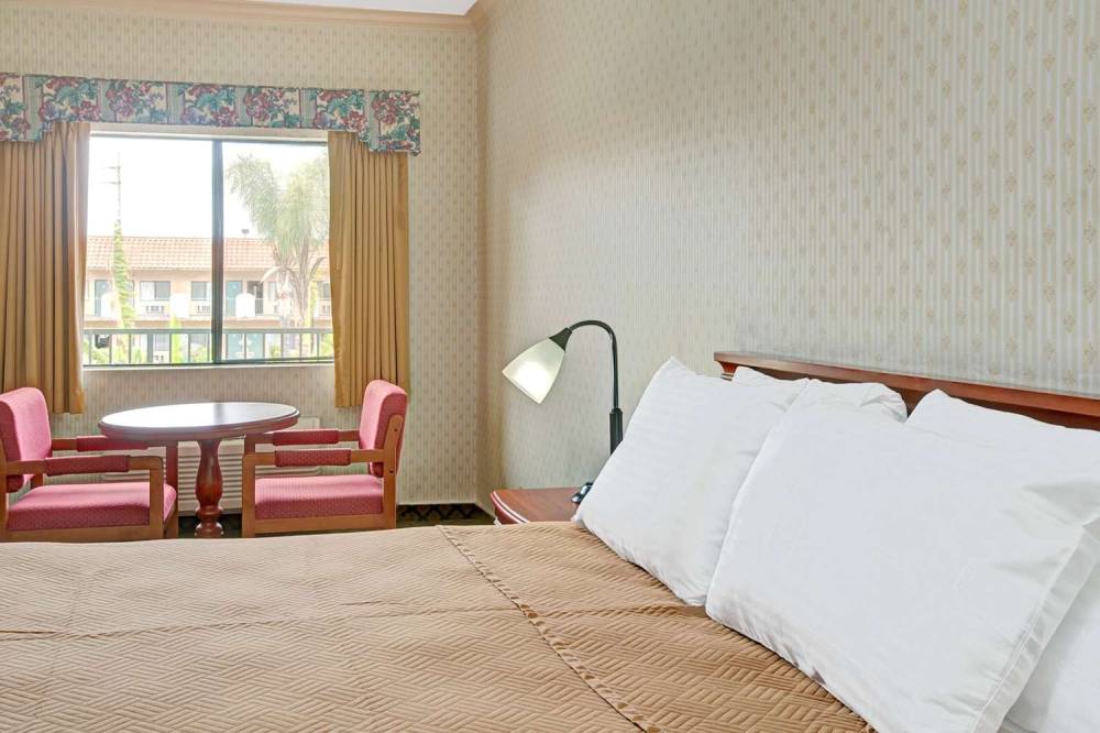 Travelodge By Wyndham, Lynwood 9