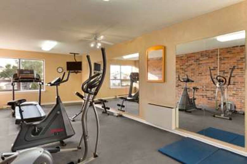Travelodge By Wyndham, North Bay Lakeshore 3