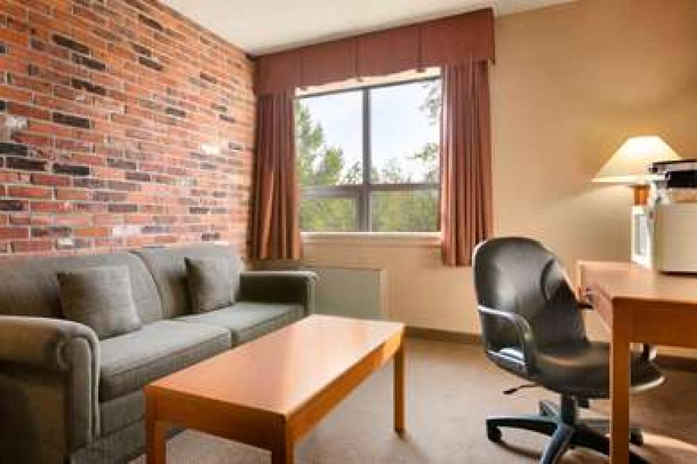 Travelodge By Wyndham, North Bay Lakeshore 5