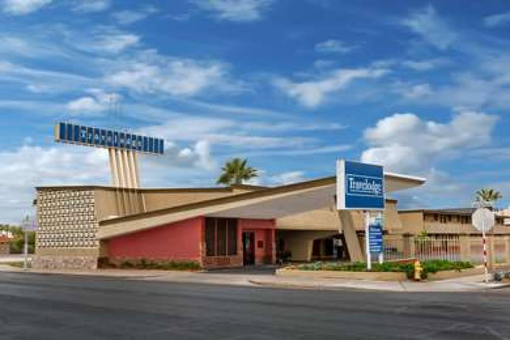 Travelodge By Wyndham, Phoenix Down