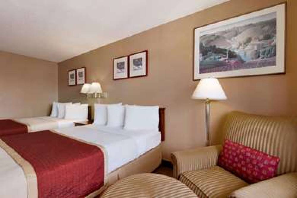 Travelodge By Wyndham Port Of Tacoma WA 3