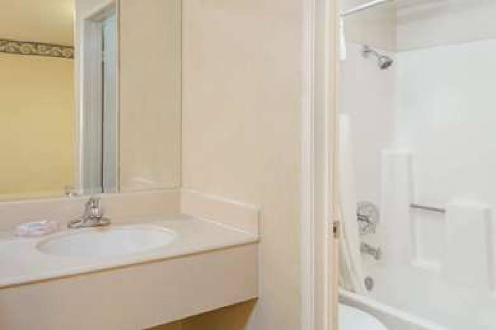 Travelodge By Wyndham San Clemente Beach 10