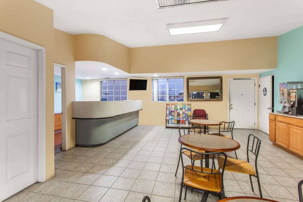 TRAVELODGE BY WYNDHAM SAN DIEGO SEA 6