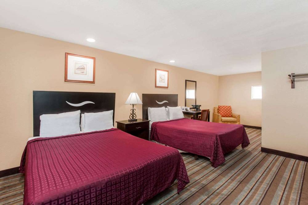 TRAVELODGE BY WYNDHAM SAN DIEGO SEA 9