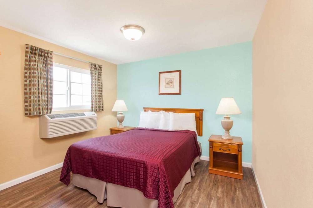 TRAVELODGE BY WYNDHAM SAN DIEGO SEA 2