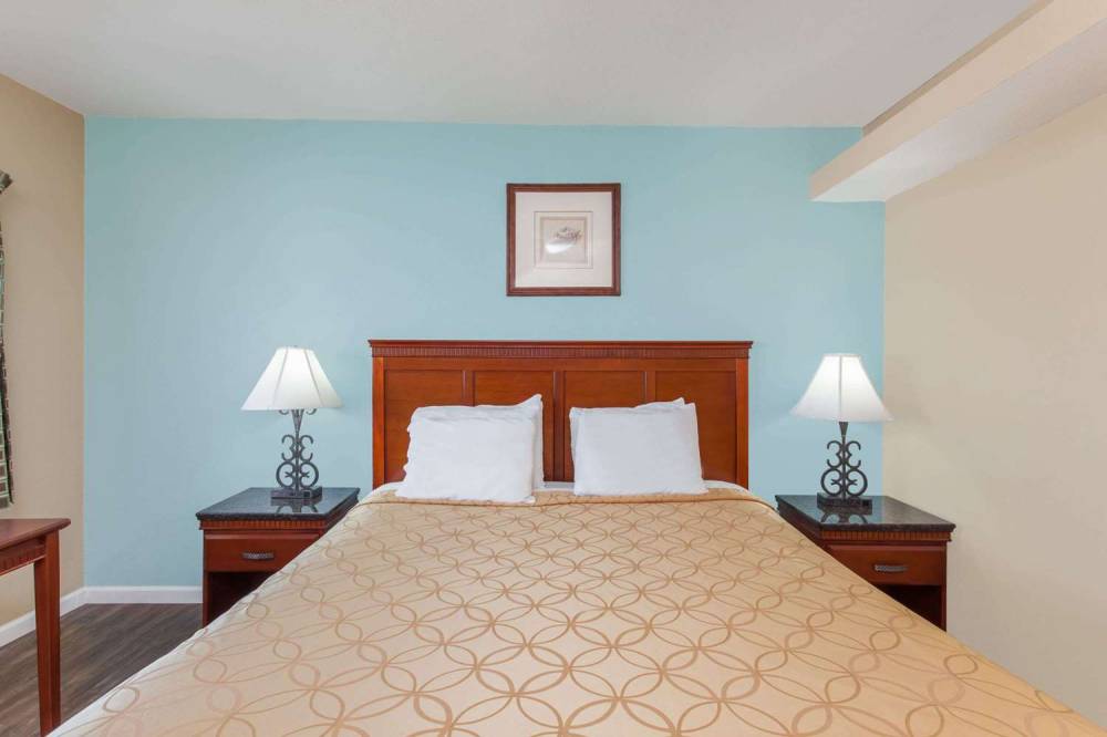 TRAVELODGE BY WYNDHAM SAN DIEGO SEA 3