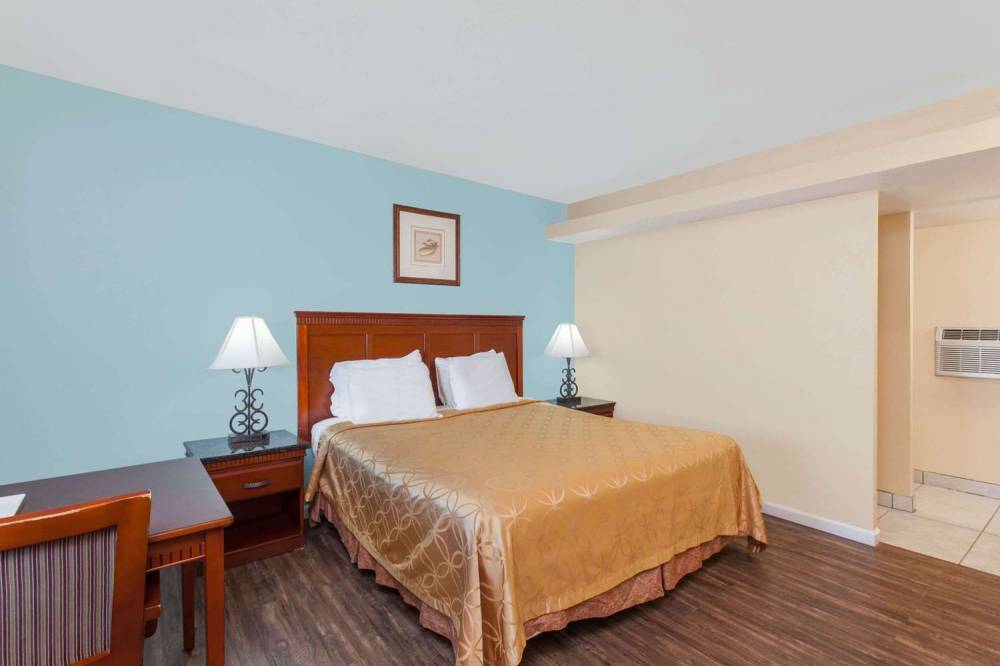 TRAVELODGE BY WYNDHAM SAN DIEGO SEA 1