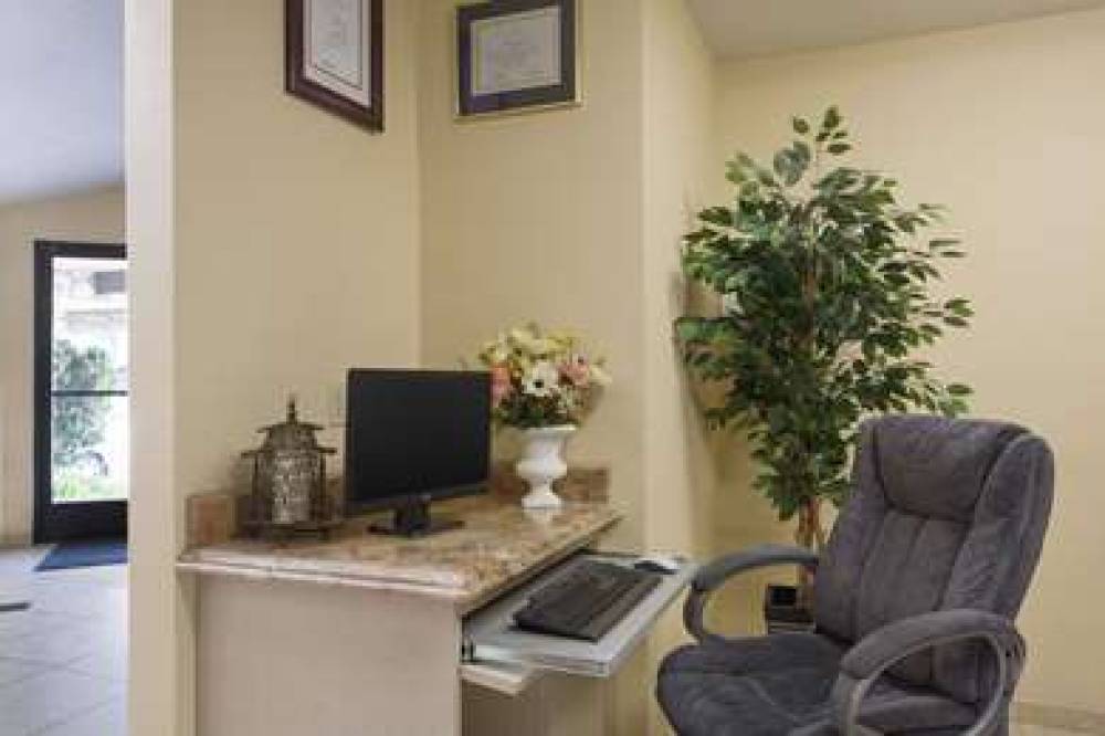 Travelodge By Wyndham, Santa Clarita/Valencia 10