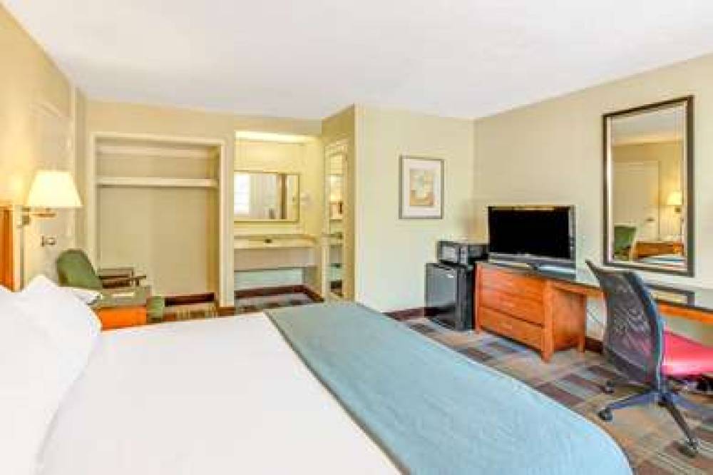 TRAVELODGE BY WYNDHAM, SILVER SPRIN 9