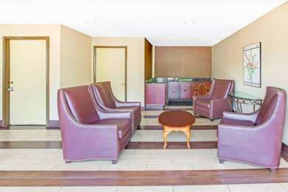 TRAVELODGE BY WYNDHAM, SILVER SPRIN 4