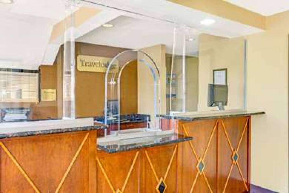 TRAVELODGE BY WYNDHAM, SILVER SPRIN 5