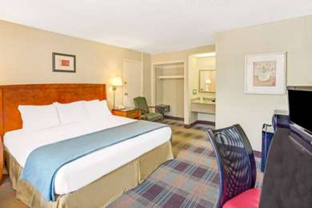 TRAVELODGE BY WYNDHAM, SILVER SPRIN 2