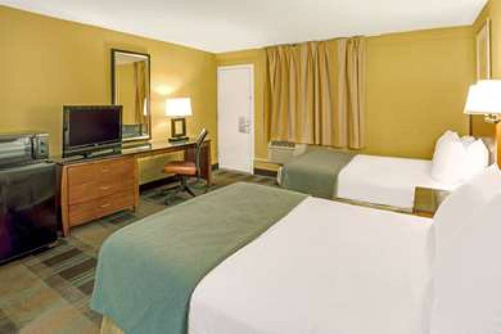 TRAVELODGE BY WYNDHAM, SILVER SPRIN 8