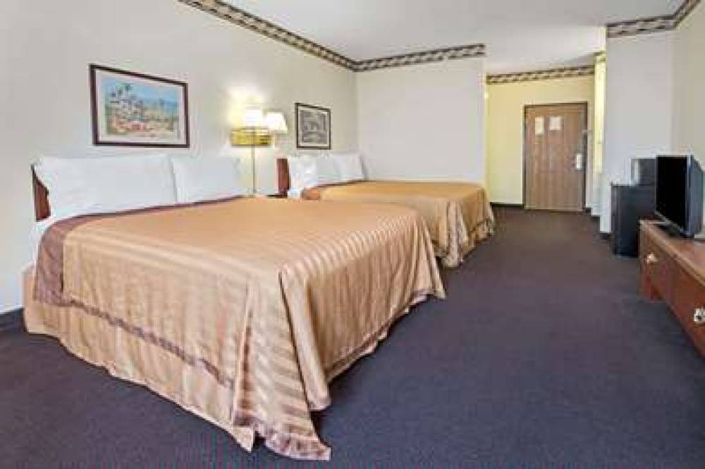 Travelodge By Wyndham St. Louis 4