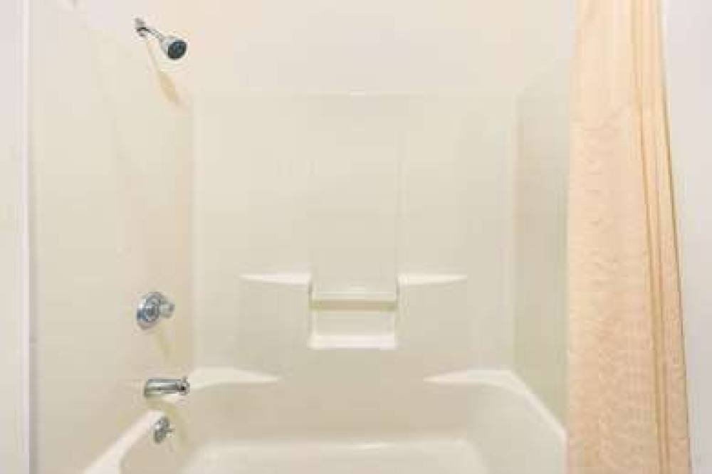 Travelodge By Wyndham St. Louis 6