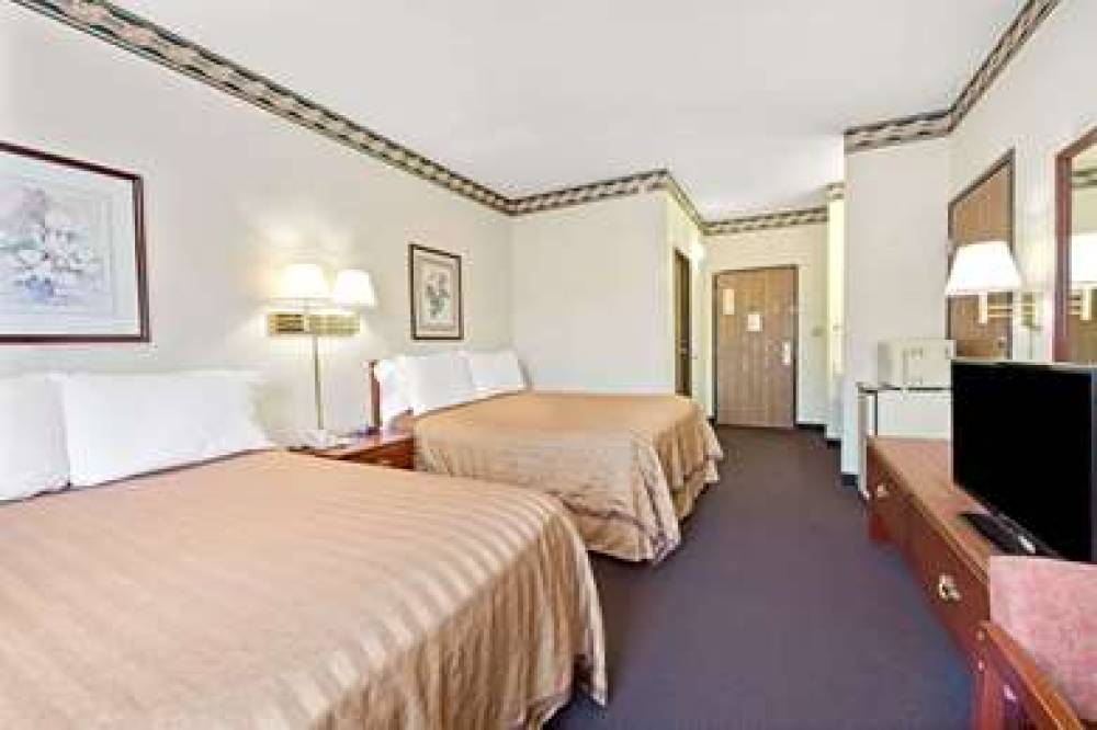 Travelodge By Wyndham St. Louis 10