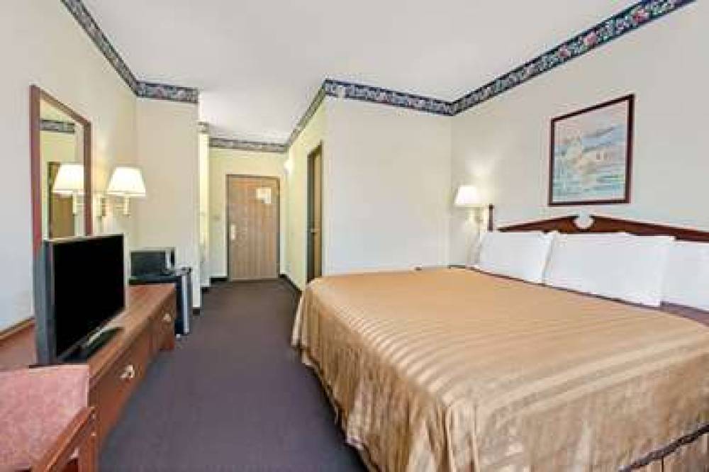 Travelodge By Wyndham St. Louis 7
