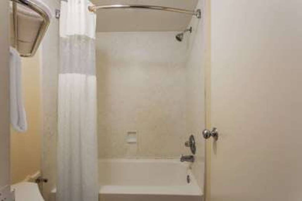 Travelodge By Wyndham, Suites Virginia Beach Oceanfront 9