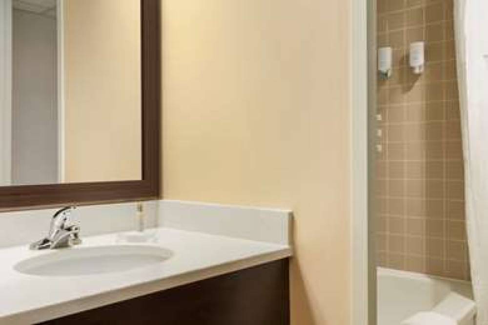 TRAVELODGE BY WYNDHAM SYDNEY 9