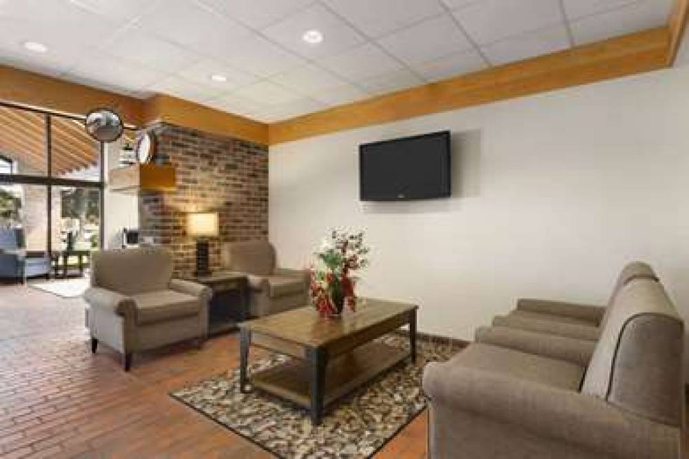 Travelodge By Wyndham Thunder Bay 5