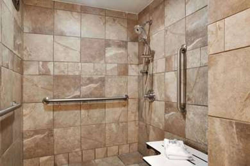 Travelodge By Wyndham, Traverse City MI 7