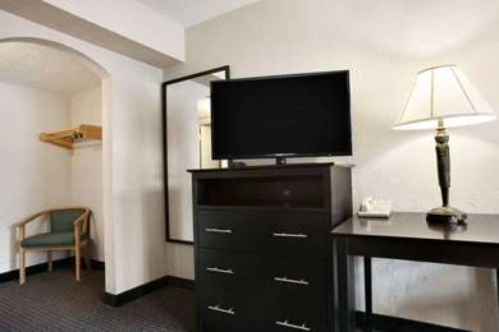 Travelodge By Wyndham, Traverse City MI 6