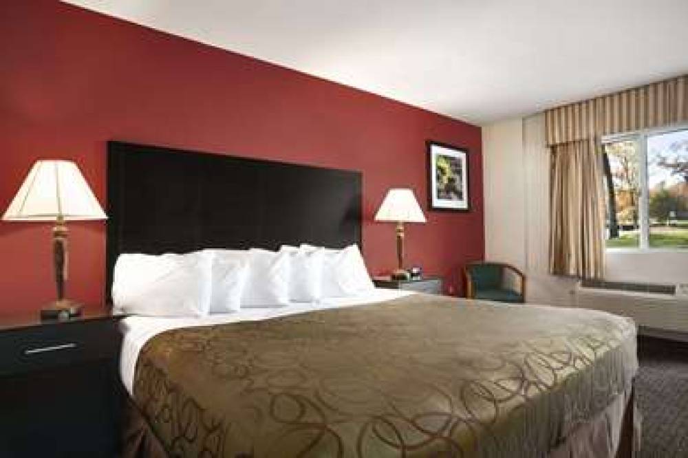 Travelodge By Wyndham, Traverse City MI 4