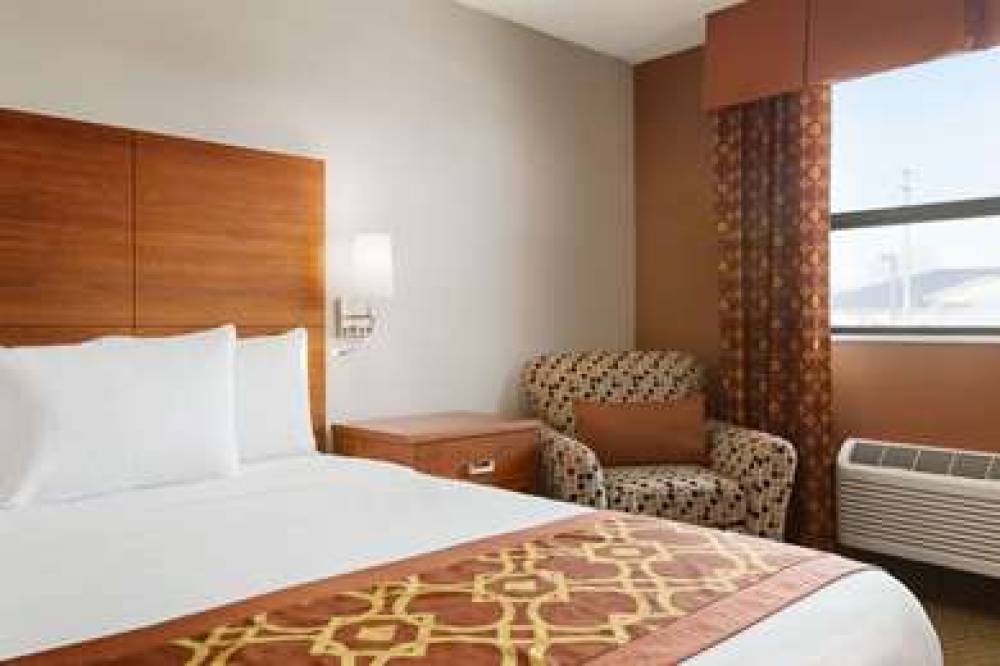 TRAVELODGE BY WYNDHAM WINDSOR 10