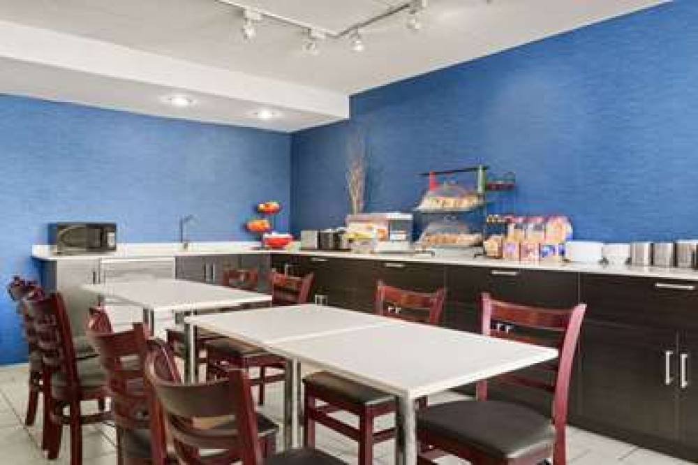 TRAVELODGE BY WYNDHAM WINDSOR 5