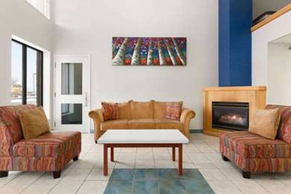 TRAVELODGE BY WYNDHAM WINDSOR 4