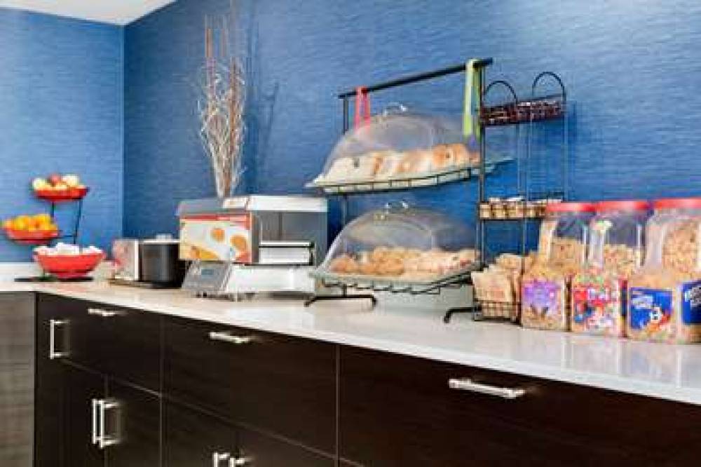 TRAVELODGE BY WYNDHAM WINDSOR 6