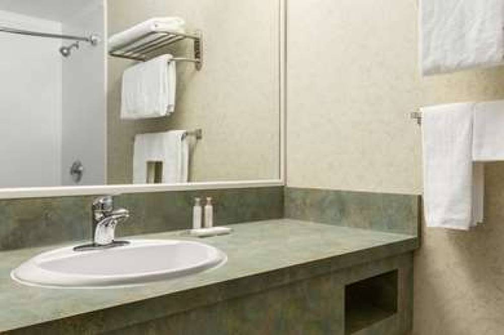 Travelodge By Wyndham, Winnipeg East 5