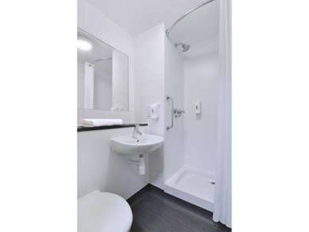 TRAVELODGE CATERHAM WHYTELEAFE 6