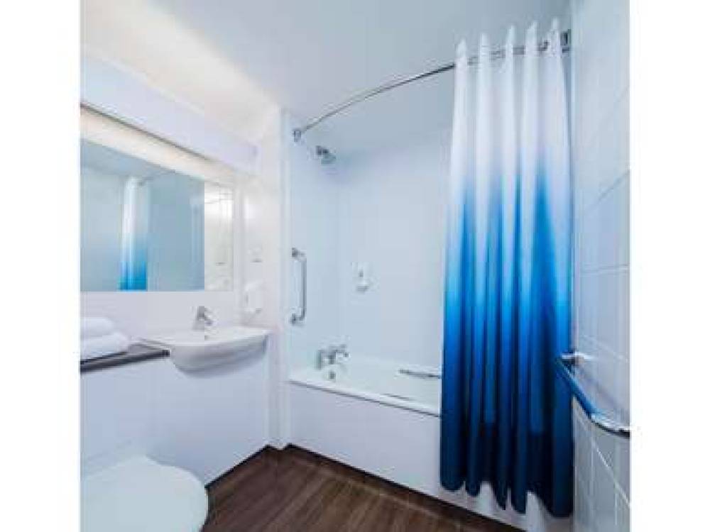 TRAVELODGE CHESSINGTON TOLWORTH 4
