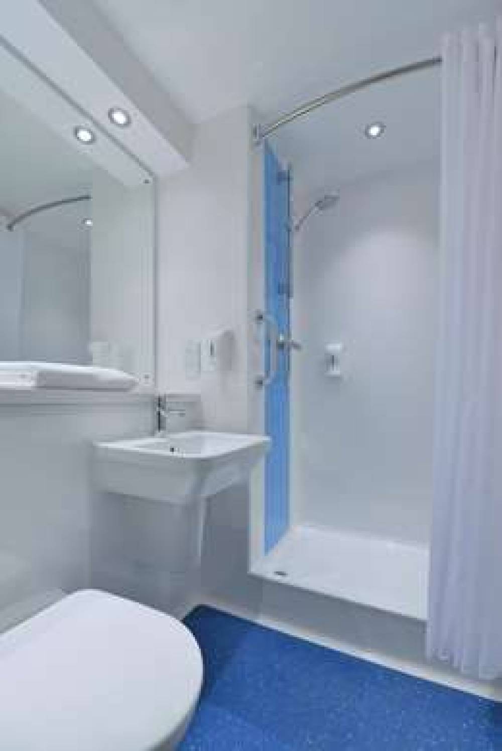 TRAVELODGE DORKING 8