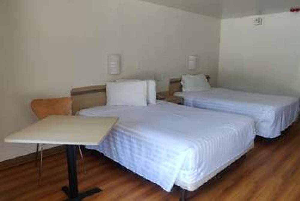 TRAVELODGE FAYETTEVILLE 3