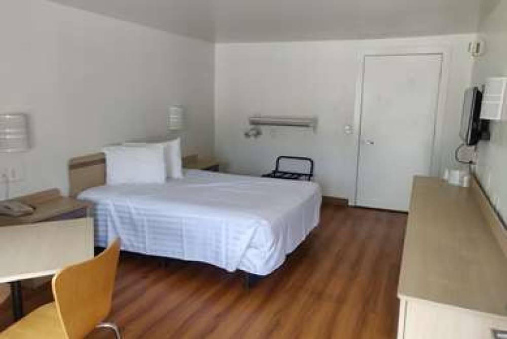 TRAVELODGE FAYETTEVILLE 1