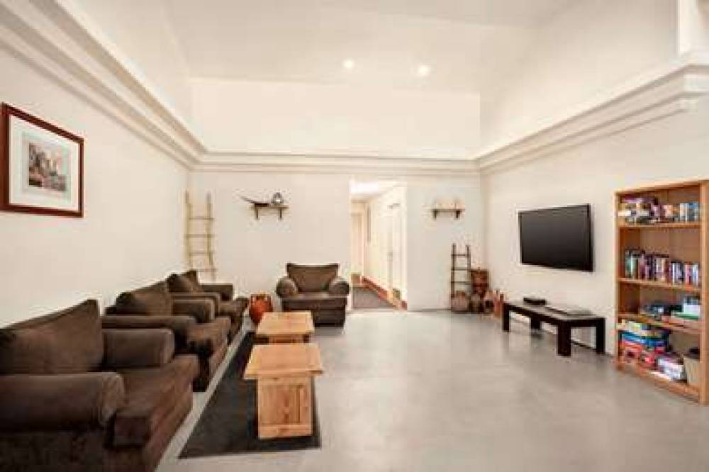 TRAVELODGE GUERNSEY 4