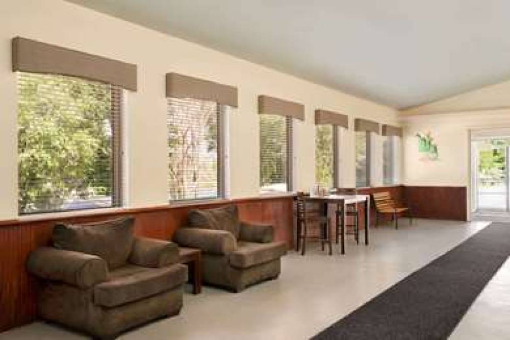 TRAVELODGE GUERNSEY 3