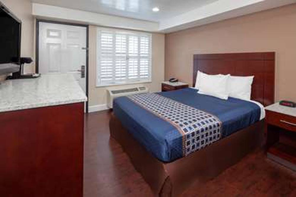 TRAVELODGE HARBOR CITY 7