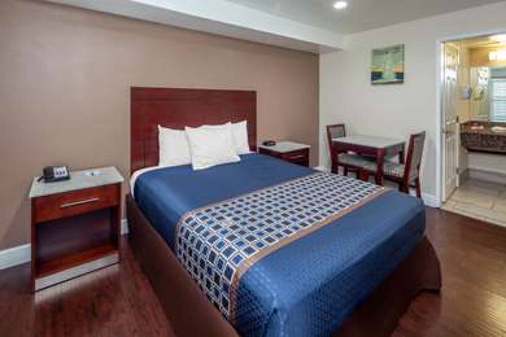 TRAVELODGE HARBOR CITY 8