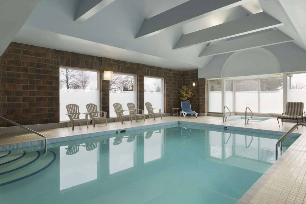 Travelodge Hotel By Wyndham Vancouver Airport 8