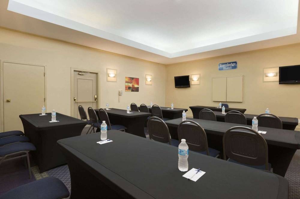 Travelodge Hotel By Wyndham Vancouver Airport 6